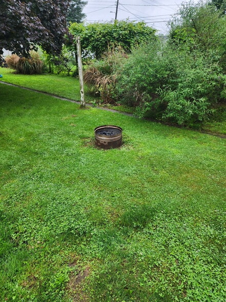 Building Photo - 120 E 9th St