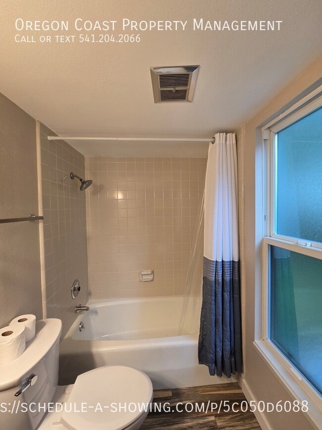 Building Photo - 2bed/2bath located in The Island Condominiums