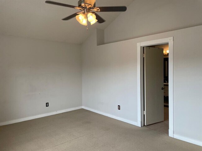 Building Photo - 15029 Wells Port Dr
