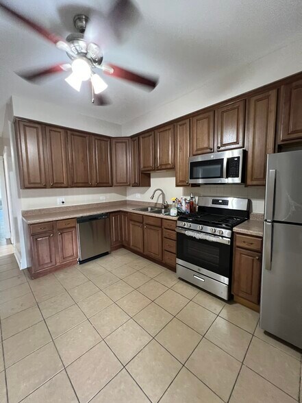 Building Photo - 4718 N Laramie Ave