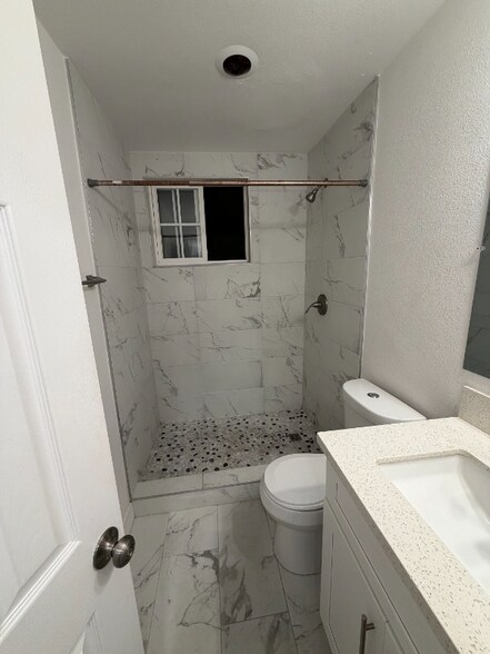 Building Photo - 1215 Ximeno Ave