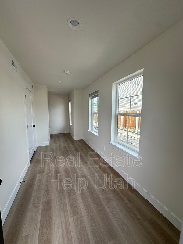 Building Photo - 7838 Holden St