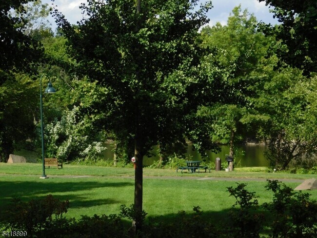 Building Photo - 300 Main St