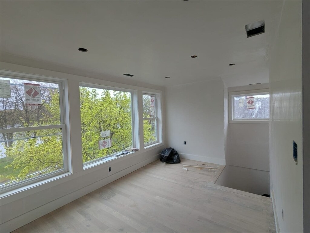 Building Photo - 105 Shore Dr