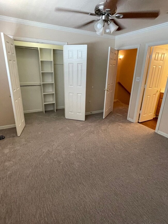 Building Photo - 2 BEDROOM TOWNHOME