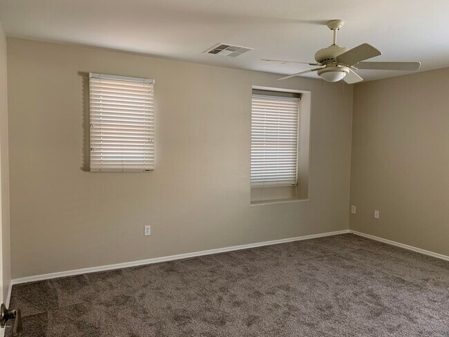 Building Photo - 3854 E Sabra Ln