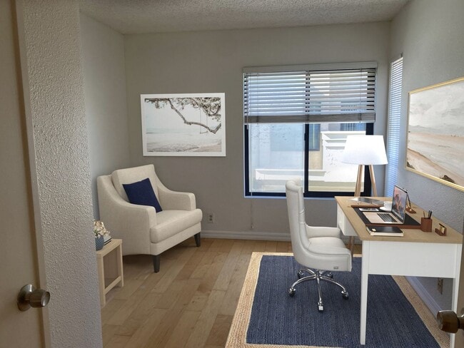 Building Photo - MOVE IN READY - Stunning La Jolla Condo with Space, Style, and Sophistication!