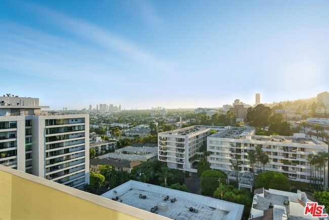Building Photo - 1155 N La Cienega Blvd