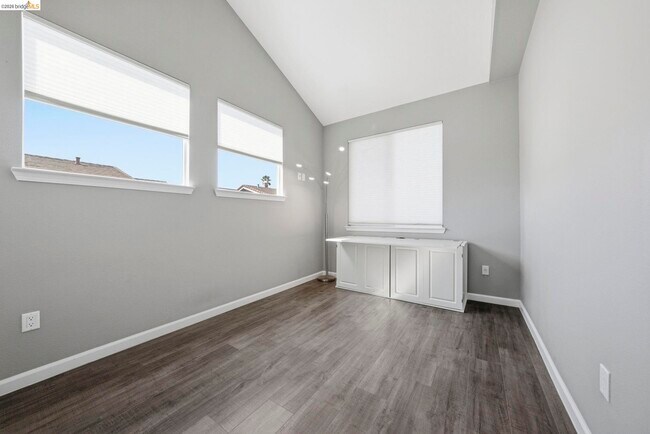 Building Photo - 817 Estancia Ter