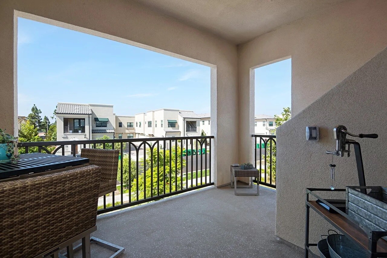 Building Photo - 168 Follyhatch