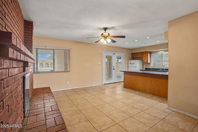 Building Photo - 2534 E Randall Dr