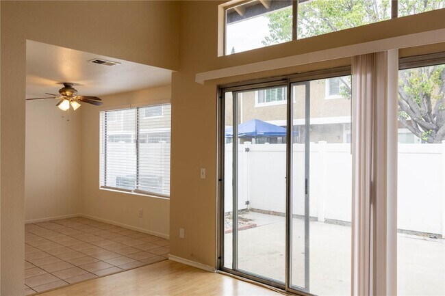 Building Photo - 2321 S Magnolia Ave