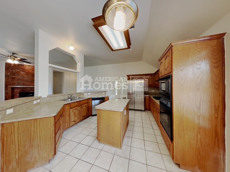 Building Photo - 521 Covey Trl