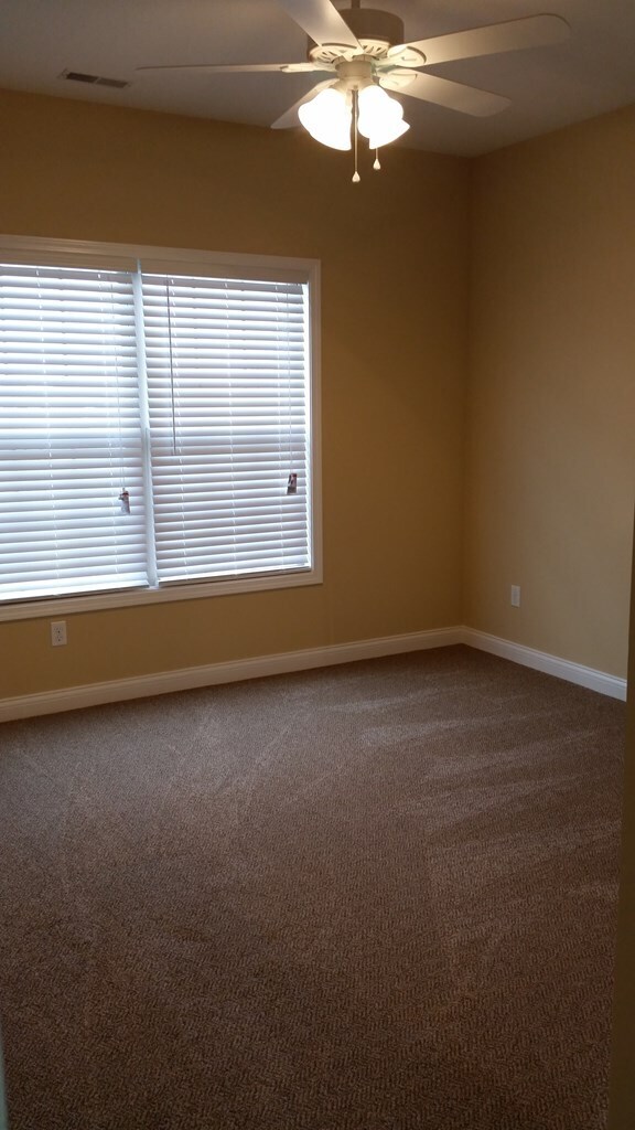 Building Photo - 4730-4730 Sydney Ln
