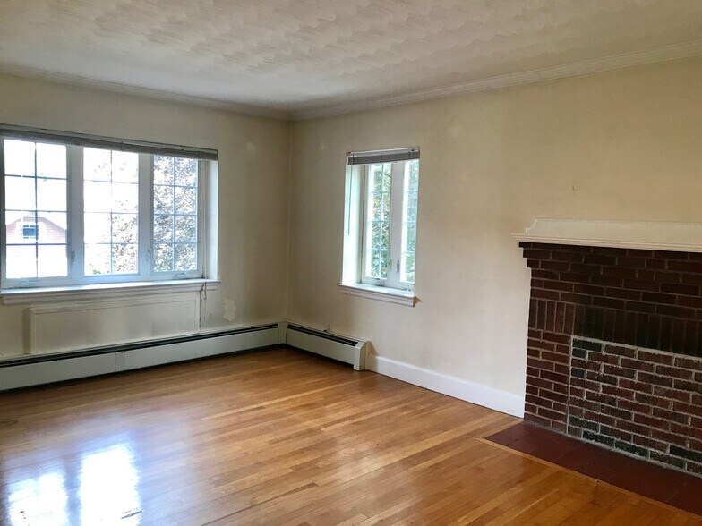 Building Photo - 9 Mount Ida St