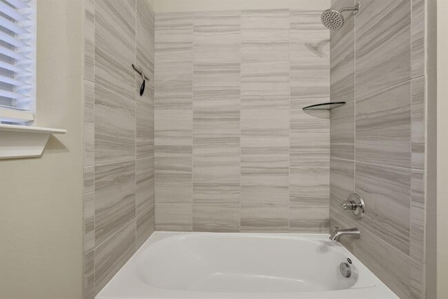 Building Photo - 7011 Winterberry Gln Ln
