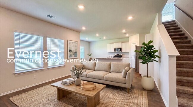 Building Photo - 3 Bed/2.5 Bath Home with Fenced Yard & Garage / Vouchers Accepted / Available Now!