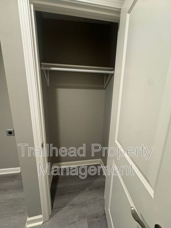 Building Photo - 603 Hillcrest St