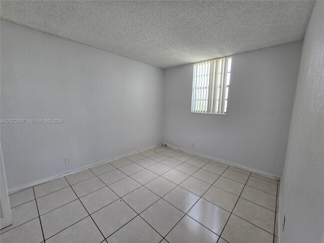 Building Photo - 801 NW 47th Ave