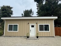 Building Photo - 12-768