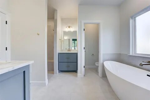 Building Photo - 3007 Pescara Dr