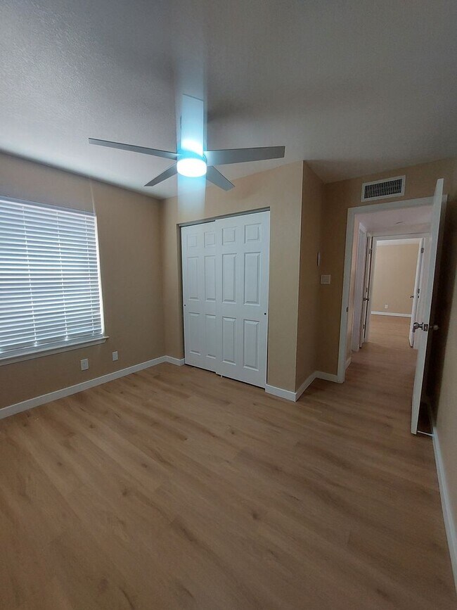 Building Photo - 4 BEDROOM 3 BATHROOM HOME! fully remodeled...