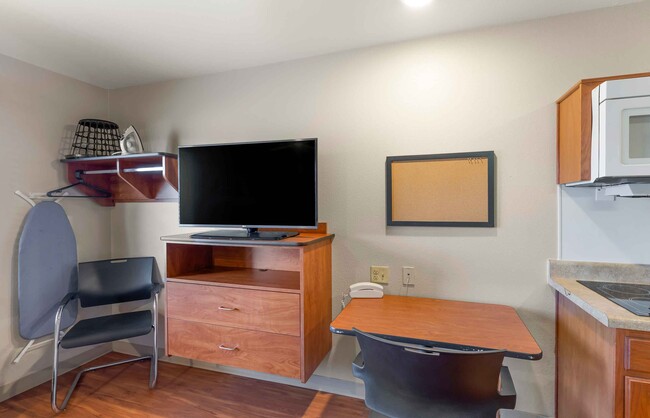 Building Photo - Furnished Studio-Denver - Airport