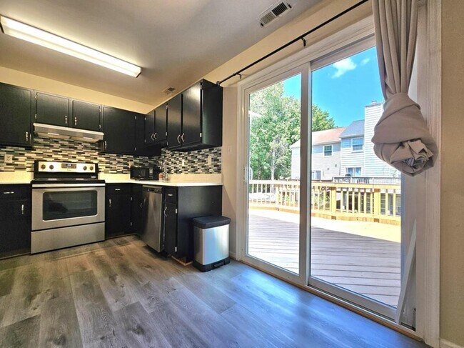 Building Photo - 8561 Southlawn Ct