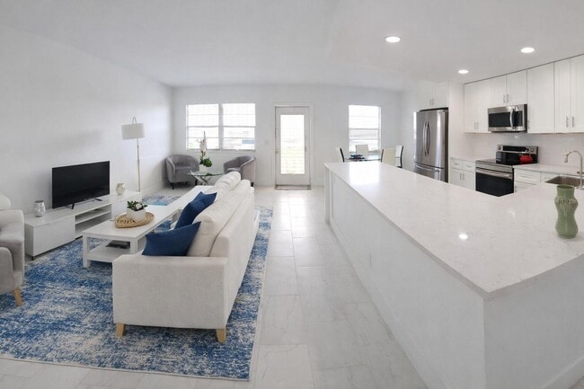 Building Photo - 2003 Lincoln A