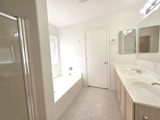 Building Photo - 30469 N Plantation Dr