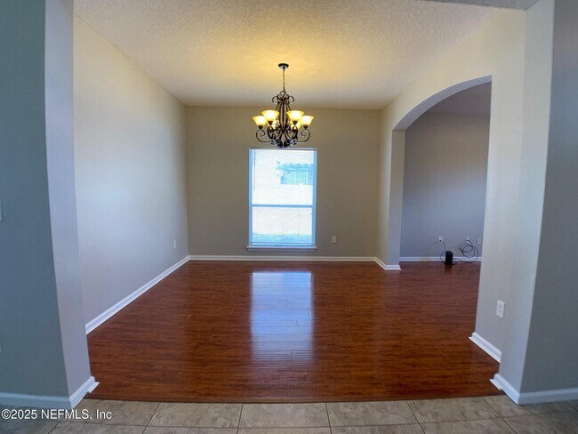Building Photo - 647 Acorn Chase Dr