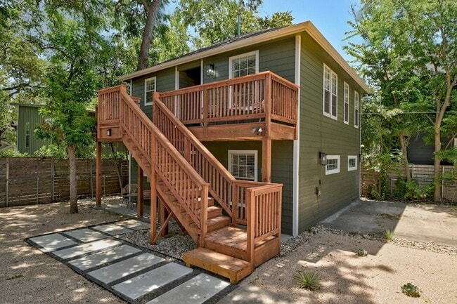 Building Photo - 2109 Brackenridge St