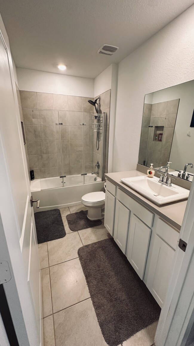 Building Photo - 3869 SE Lee St