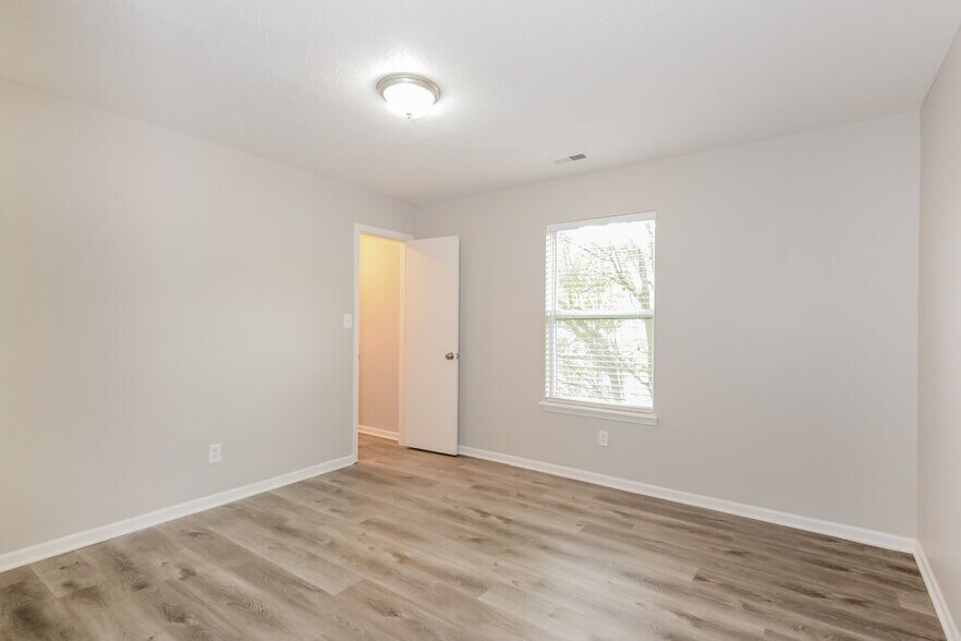 Building Photo - 56 Knoll Ln