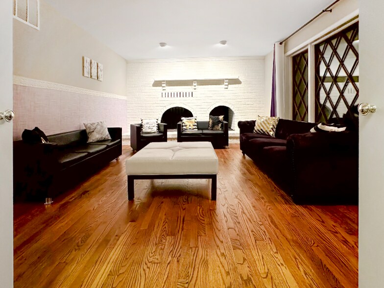 Building Photo - 6636 Isle of Skye Dr