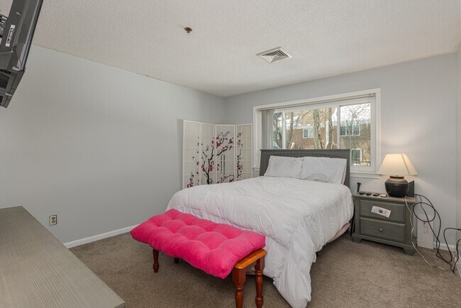 Building Photo - 109 Hunters Run Pl