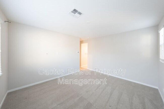 Building Photo - 2851 S Central Dr