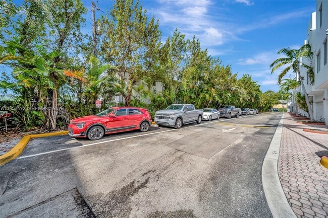 Building Photo - 2100 Van Buren St