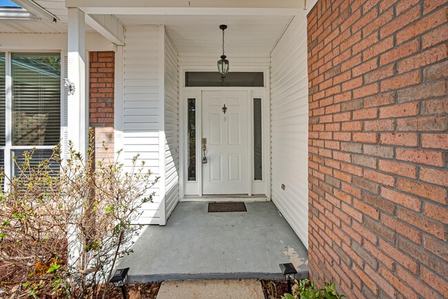 Building Photo - 114 Dana Pointe