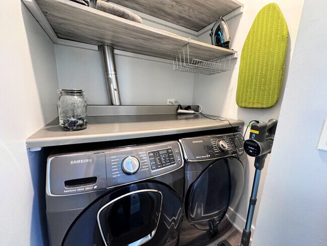 Building Photo - 2711 W Congress Pkwy