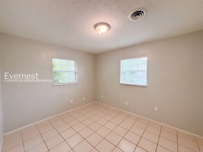 Building Photo - 742 Park Manor Dr