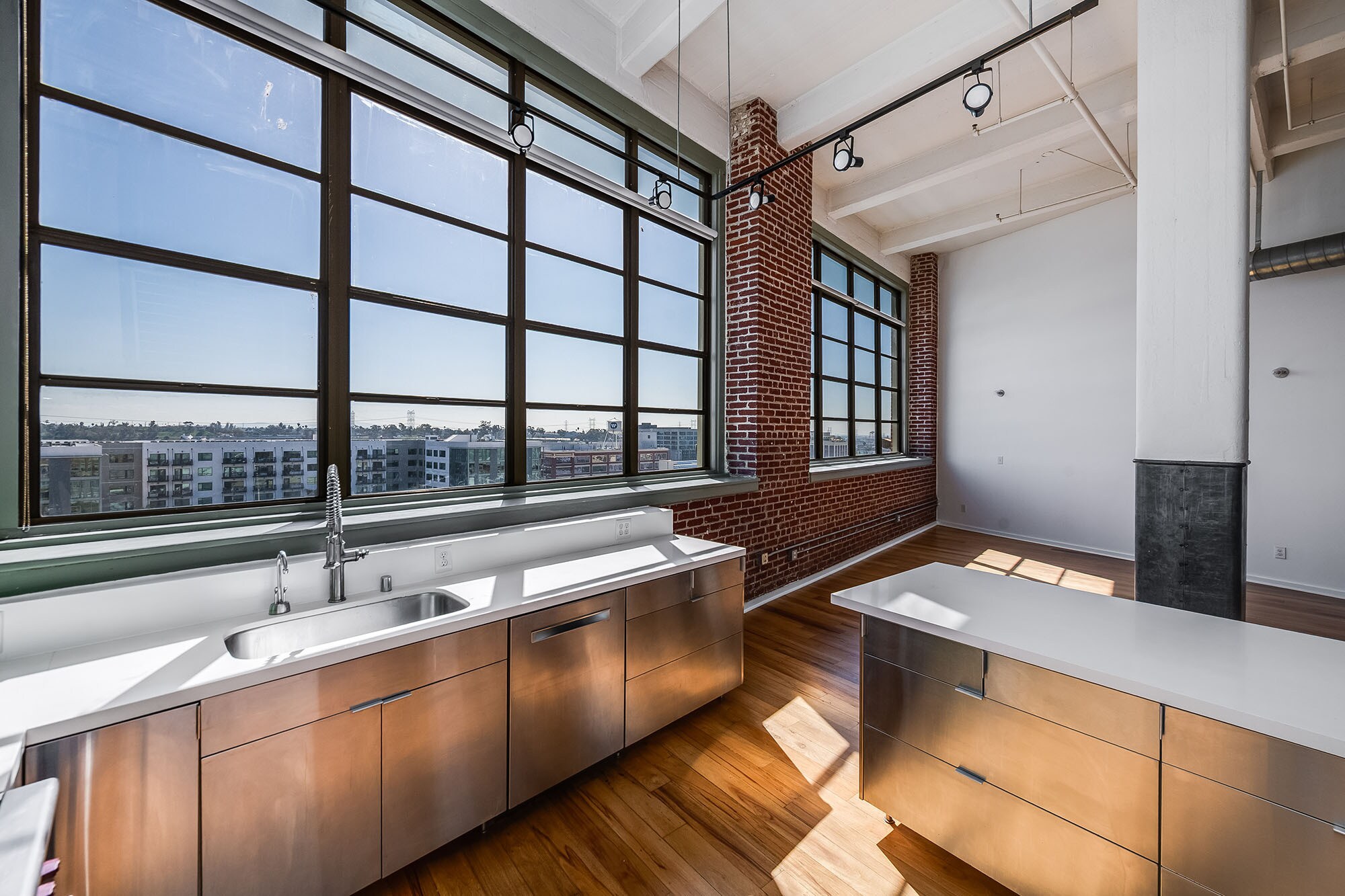 Building Photo - 1850 E Industrial St