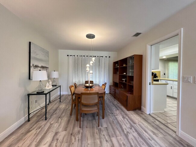 Building Photo - 5878 Tidewater Dr