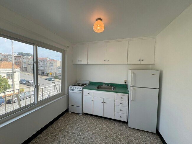 Building Photo - 2901 Cabrillo St