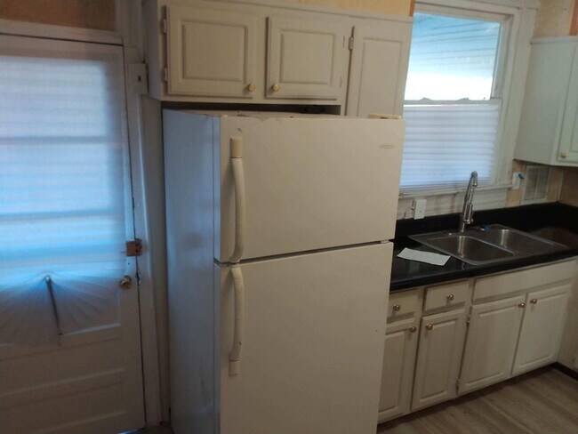 Building Photo - 1522 N Patterson Park Ave