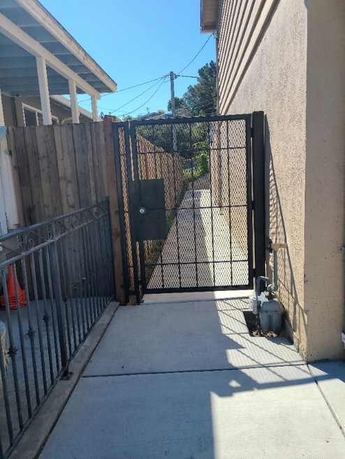 Building Photo - 2661 Valleywood Dr