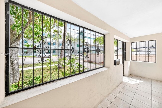 Building Photo - 762 NE 131st St