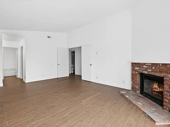 Building Photo - 27 Columbus