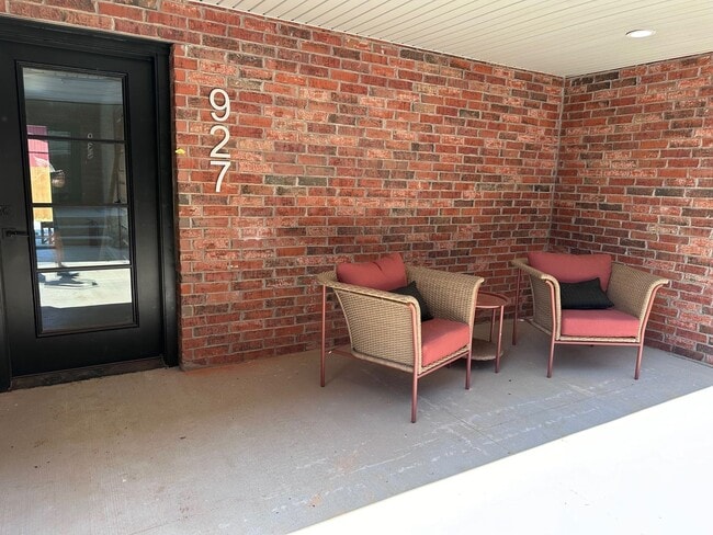 Building Photo - ***933 SE 10th Street***