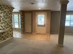 Building Photo - 302 Somerset